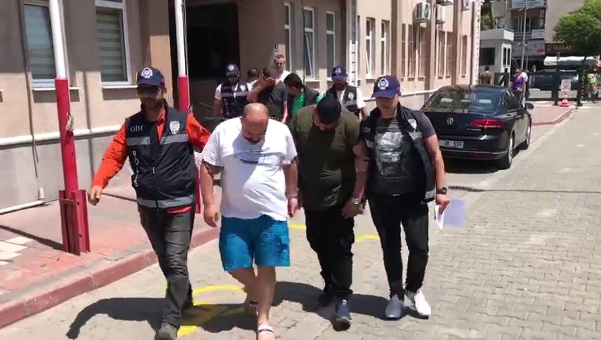 Çanakkale\'de göçmen kaçakçılarına darbe: 5 gözaltı