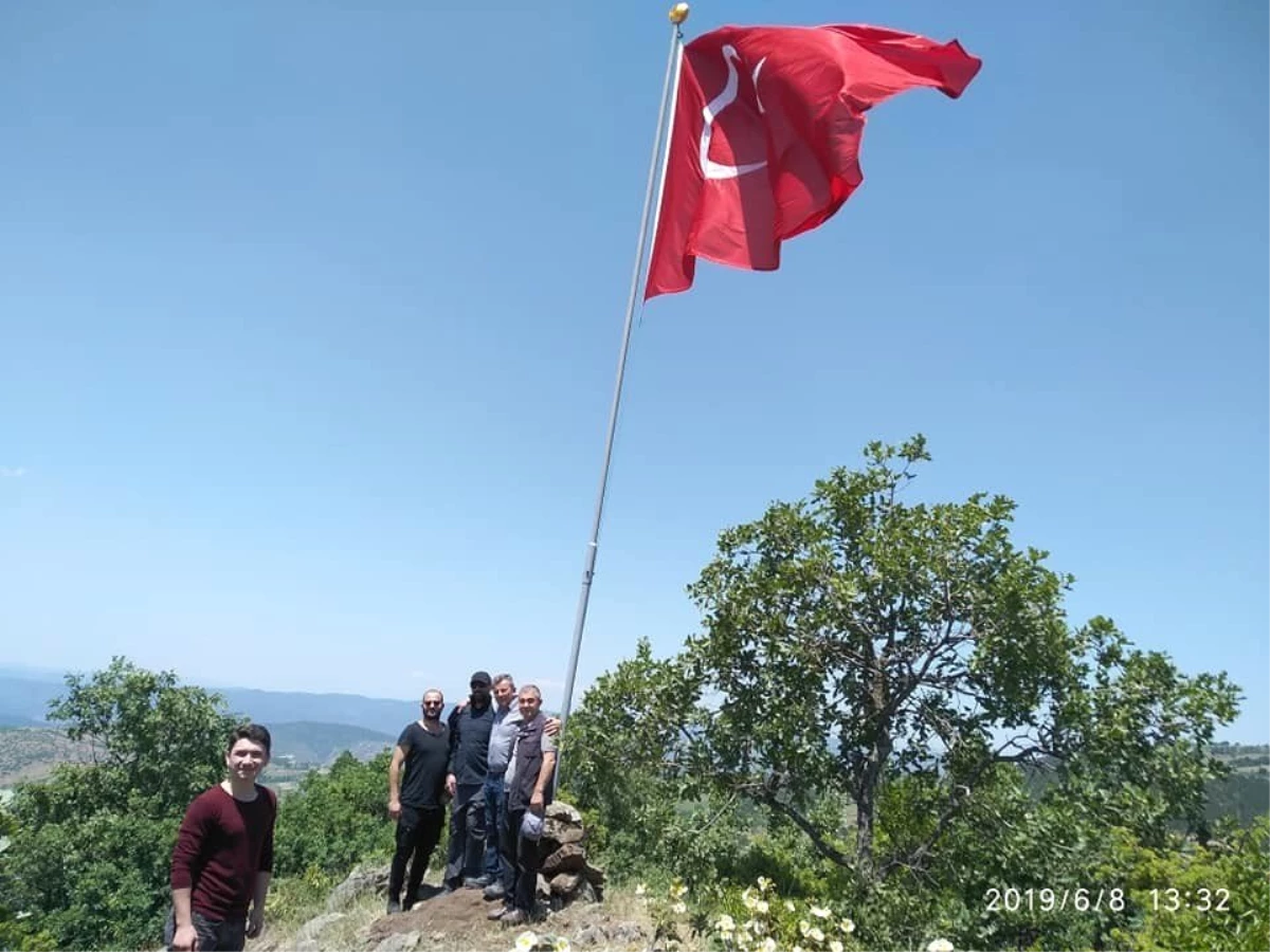 Cevizdere Şehitliği\'ne dev Türk Bayrağı