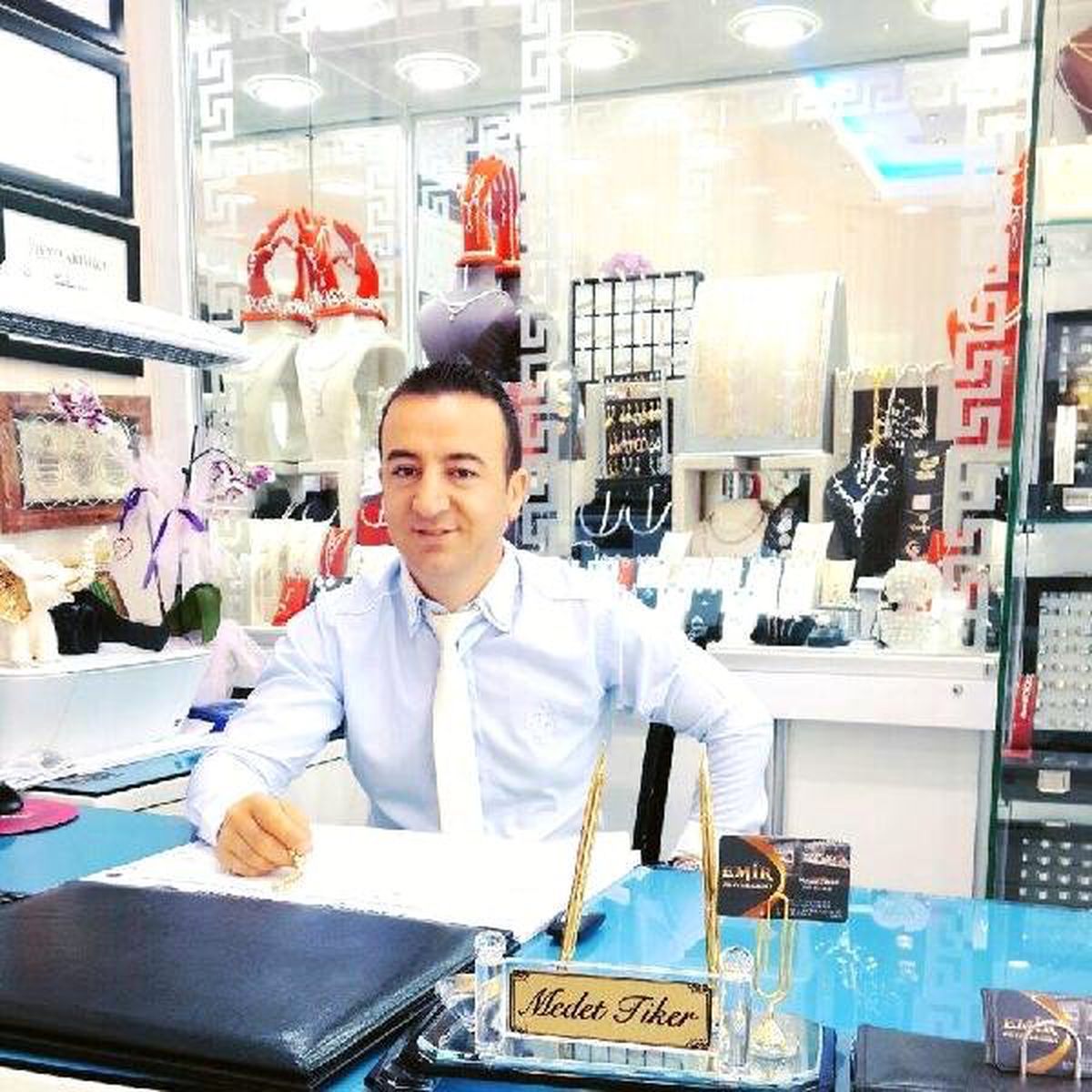 Danimarkalı çifte sahte altın satan kuyumcu tutuklandı