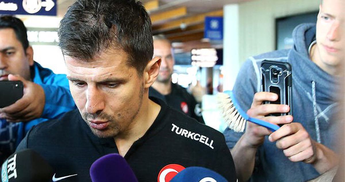 Emre Belözoğlu'na fırça uzatan kişinin Corentin Siamang olduğu iddia edildi