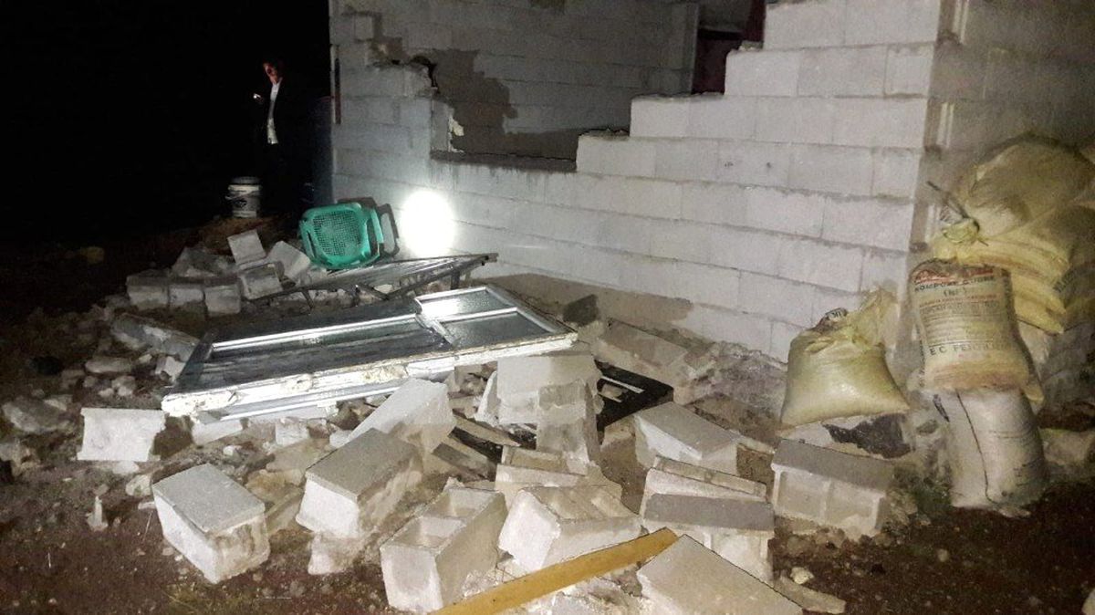 Evin bahçesine yıldırım düştü: 2 yaralı