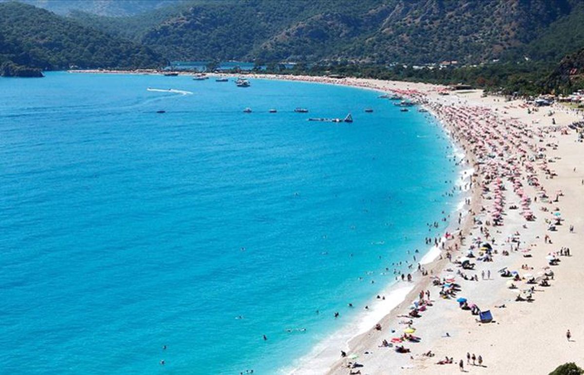 Güney Ege\'de yerli turist turizmciye bayram ettirdi