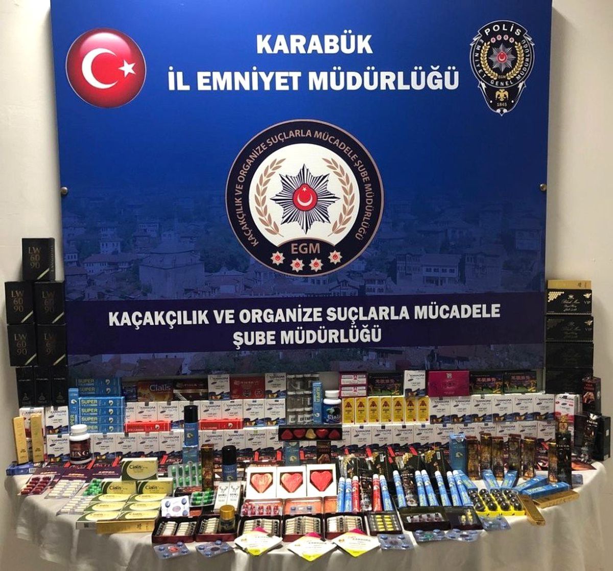 Karabük\'te kaçak cinsel içerikli malzemeler ele geçirildi
