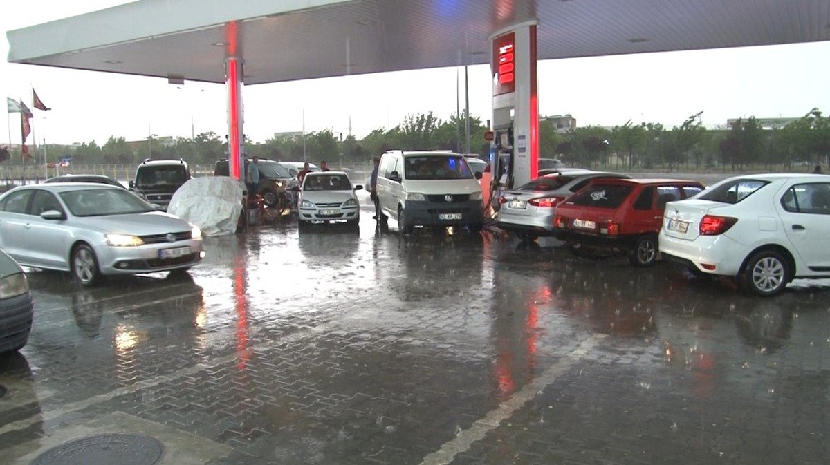 Konya\'da dolu yağışı sonrası vatandaşlar zor anlar yaşadı