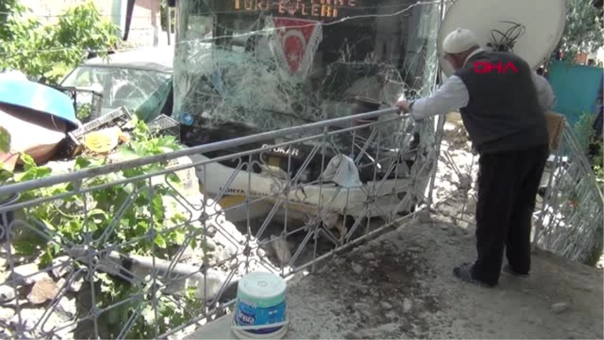 KONYA İşçi servisi ile belediye otobüsü çarpıştı: 10 yaralı