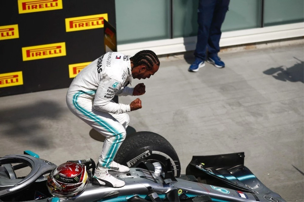 Mercedes-AMG Petronas, galibiyet serisini 7\'ye Hamilton ise 5\'e çıkardı