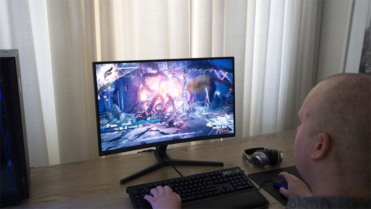 Samsung, İlk G-Sync Uyumlu Oyun Monitörü CRG5\'i Duyurdu