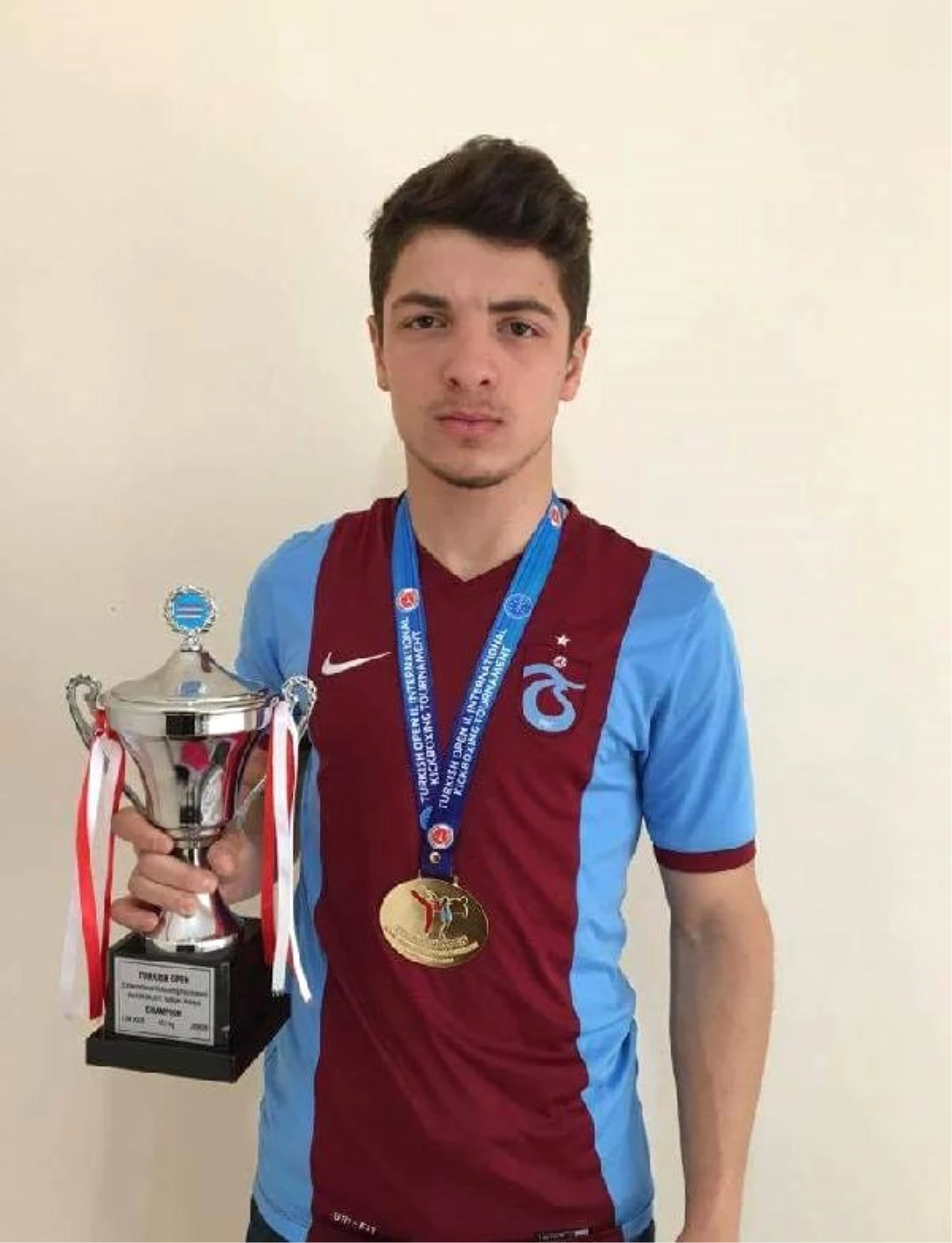 Trabzon\'da milli sporcunun madalyaları çalındı