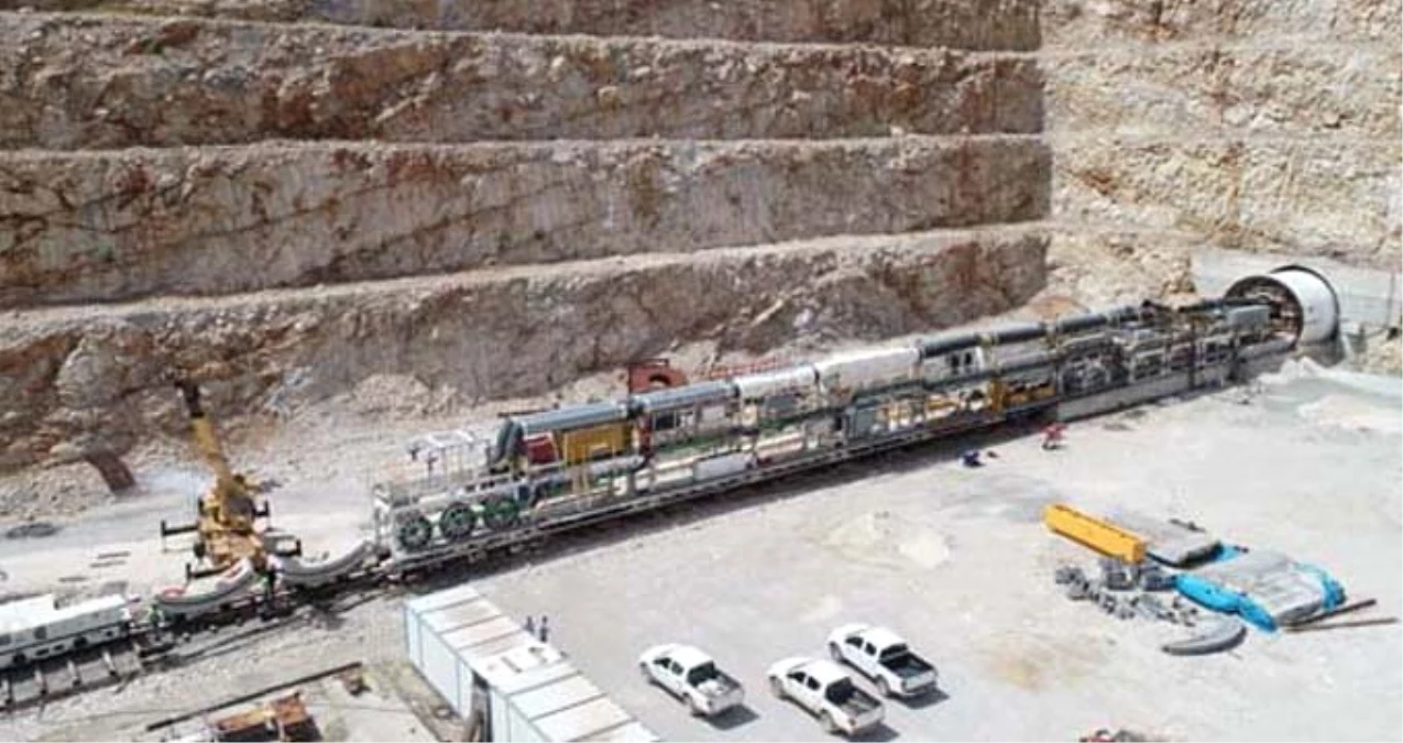 Yapımı 1 milyar 200 milyon liraya mal olacak olan Silvan Tüneli\'nin yapımına başlandı