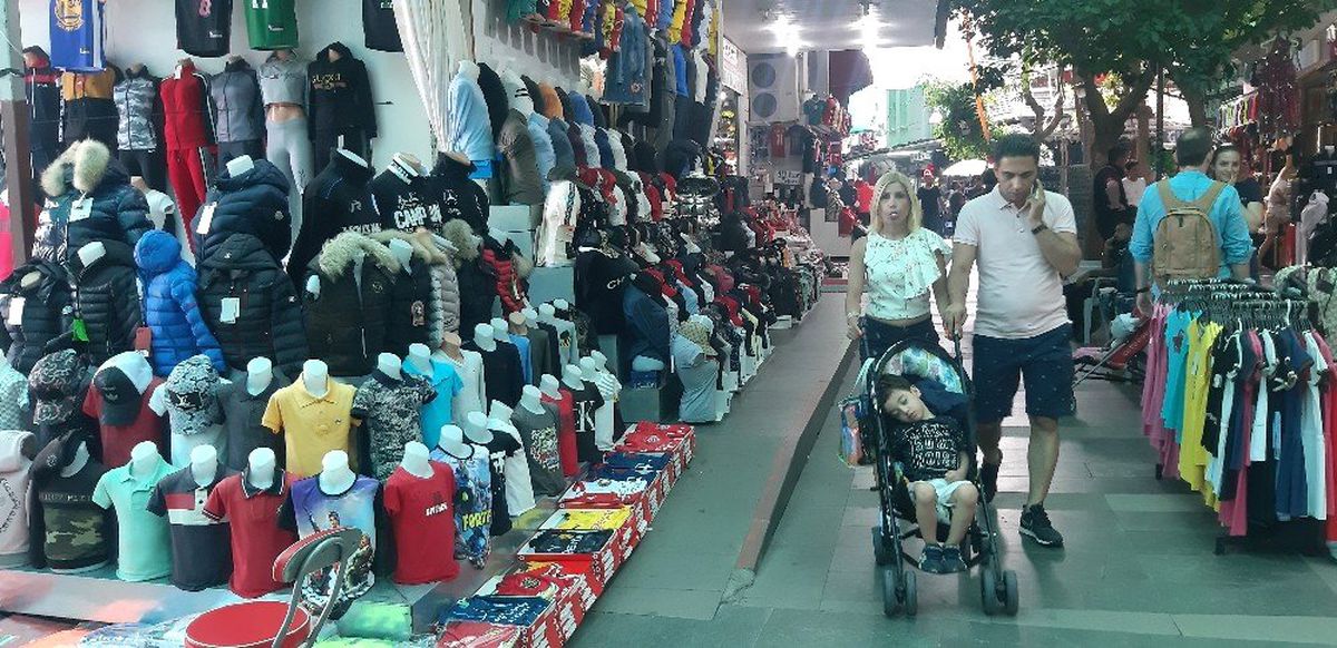 Yerli turisti uğurlayan esnaf yabancı turisti bekliyor