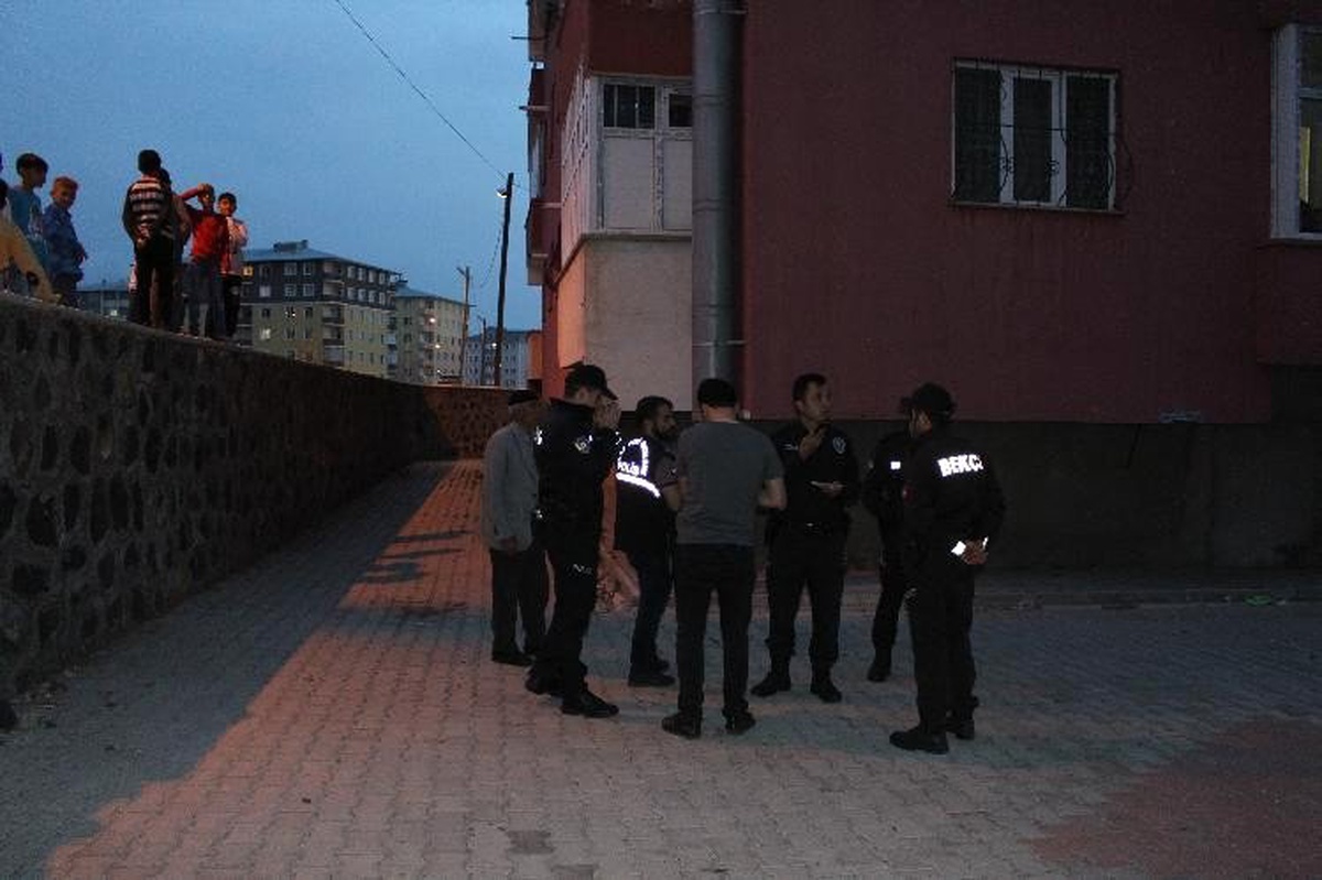 4. kattan düşen küçük çocuk hayatını kaybetti