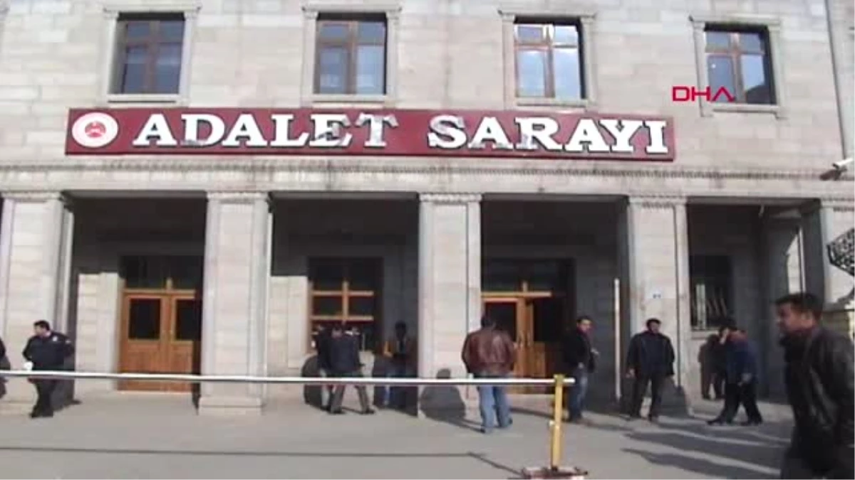 AĞRI MELEK\'İ, \'EVİ KÖTÜ KOKU SARMASIN\' DİYE TUVALETTE YATIRMIŞLAR - ARŞİV