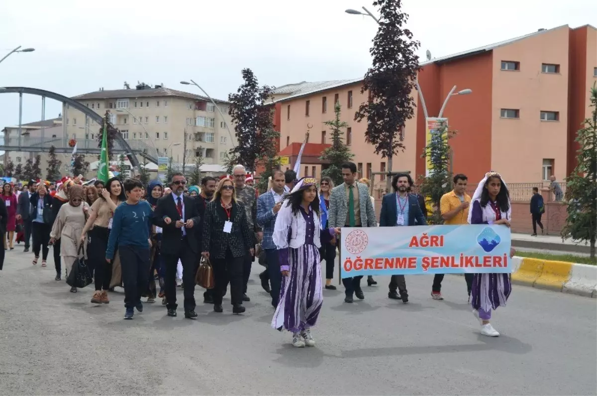 Ağrılılar öğrenme şenliğinde eğlendi