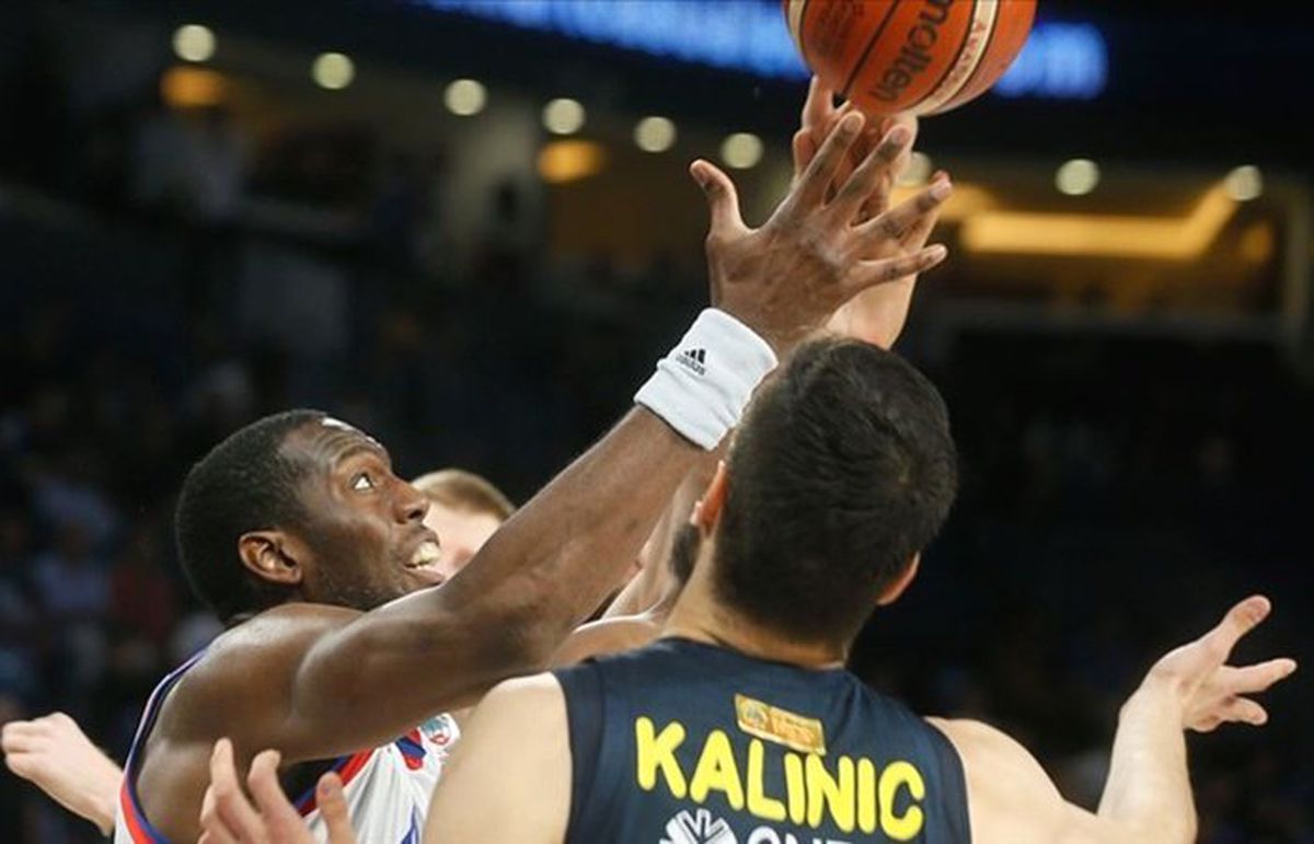 Anadolu Efes seride durumu 1-1 yaptı