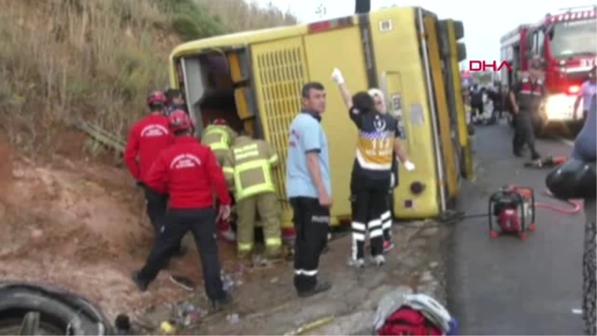BALIKESİR Bandırma\'da tur otobüsü ile otomobil çarpıştı 4 ölü, 35 yaralı