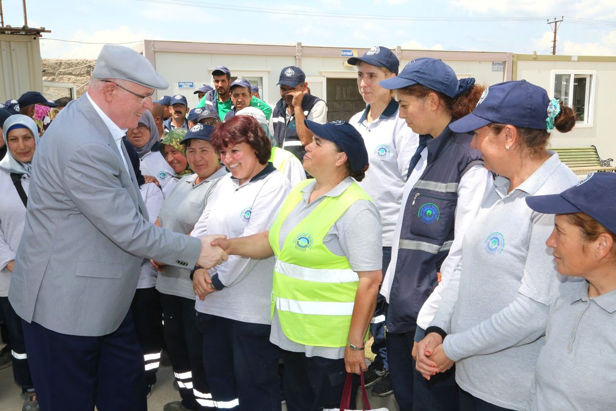 Başkan Kurt belediye işçileriyle bayramlaştı