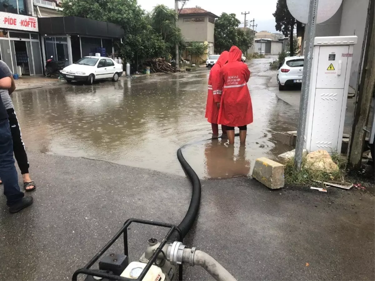 Denizli\'de sağanak yağış hayatı olumsuz etkiledi