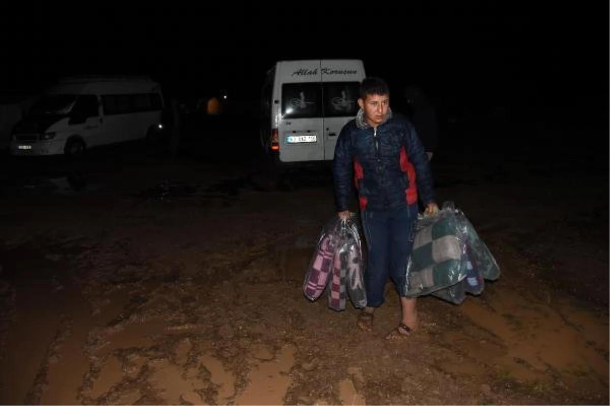 Eskişehir\'de mevsimlik işçilerin çadırlarını su bastı