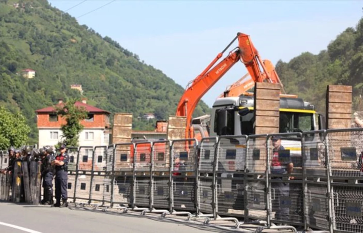 Fırtına Vadisi\'nde kaçak yapıların yıkımına başlandı