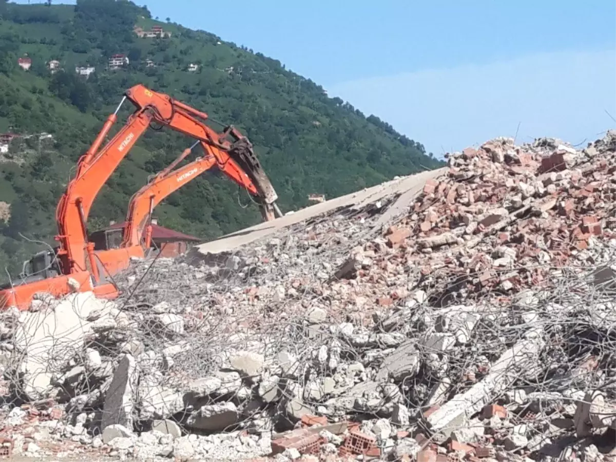 Fırtına Vadisi\'nde tebligat engeline takılan yıkımlar bugün yeniden başladı