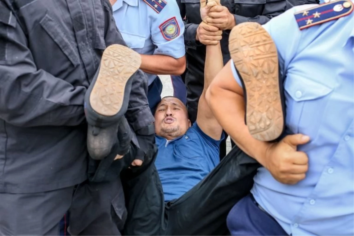 Kazakistan\'daki son gösterilerde 200 kişi gözaltına alındı