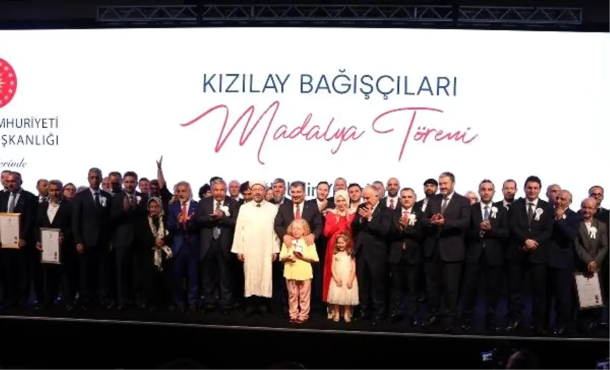 Kızılay\'ın kuruluşunun 151. yıl dönümünde bağışçılara madalya verildi