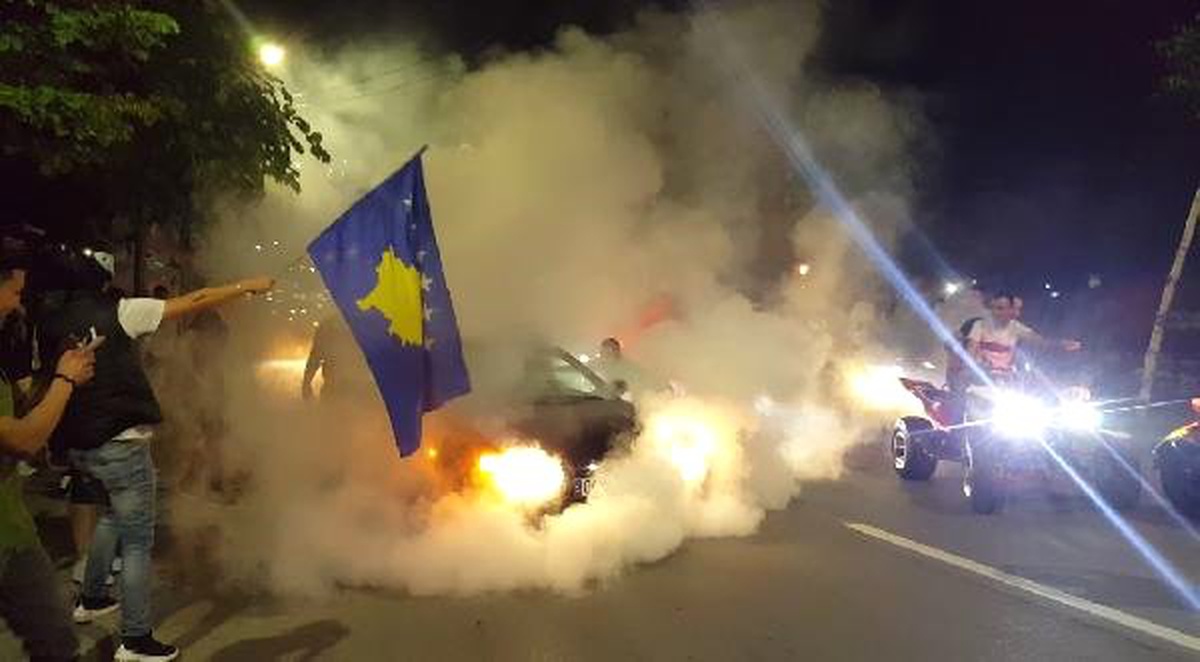 Kosova Milli Takımı\'nın galibiyeti coşkuyla kutlandı