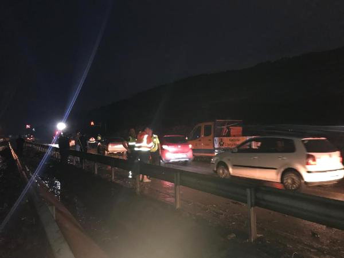 Manisa- İzmir yolu heyelan nedeniyle trafiğe kapandı