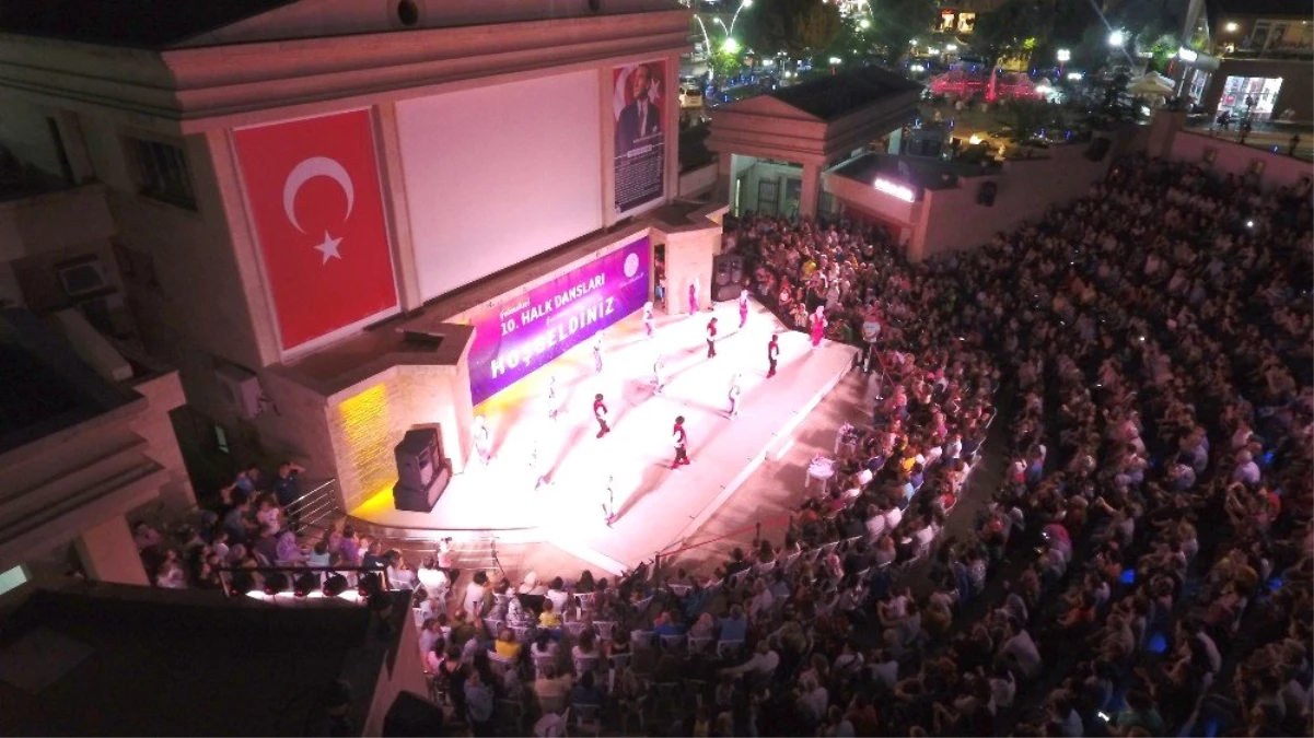 Menderes\'te binlerin katılımıyla halk dansları coşkusu