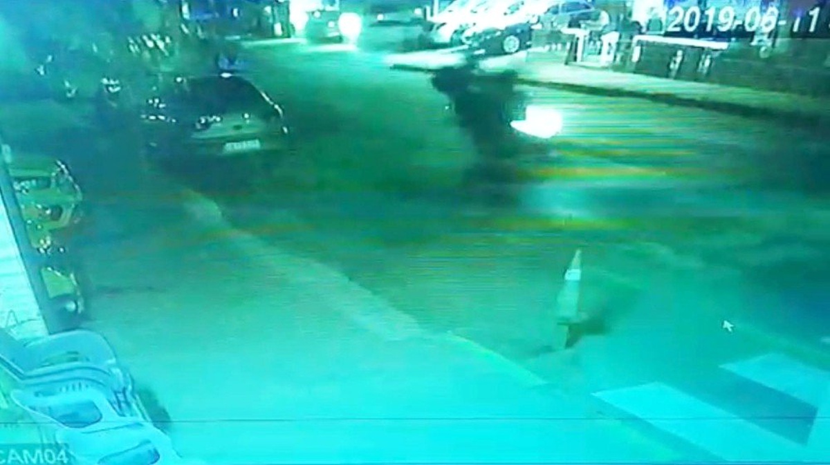 Motosiklet yayaya çaptı: 1 ölü, 2 yaralı