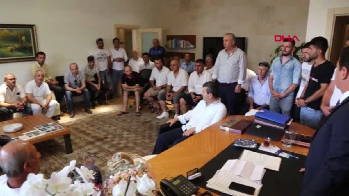 MUĞLA Bodrum\'da satış yapması yasaklanan midyeciler Belediye Başkanı Aras\'ı ziyaret etti