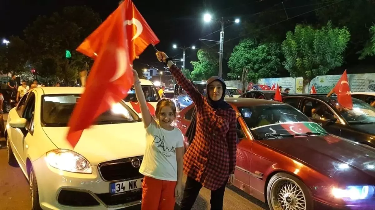 Otobüs kazasında ilçe müftüsünün kızlarından biri öldü biri de yaralandı