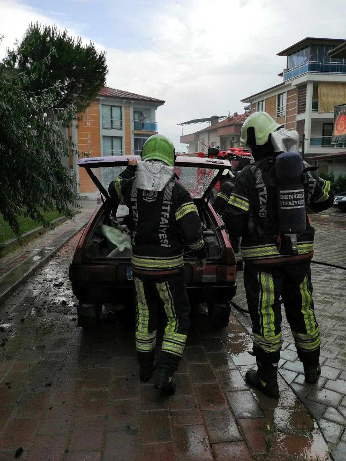 Seyir halindeki araç alev aldı