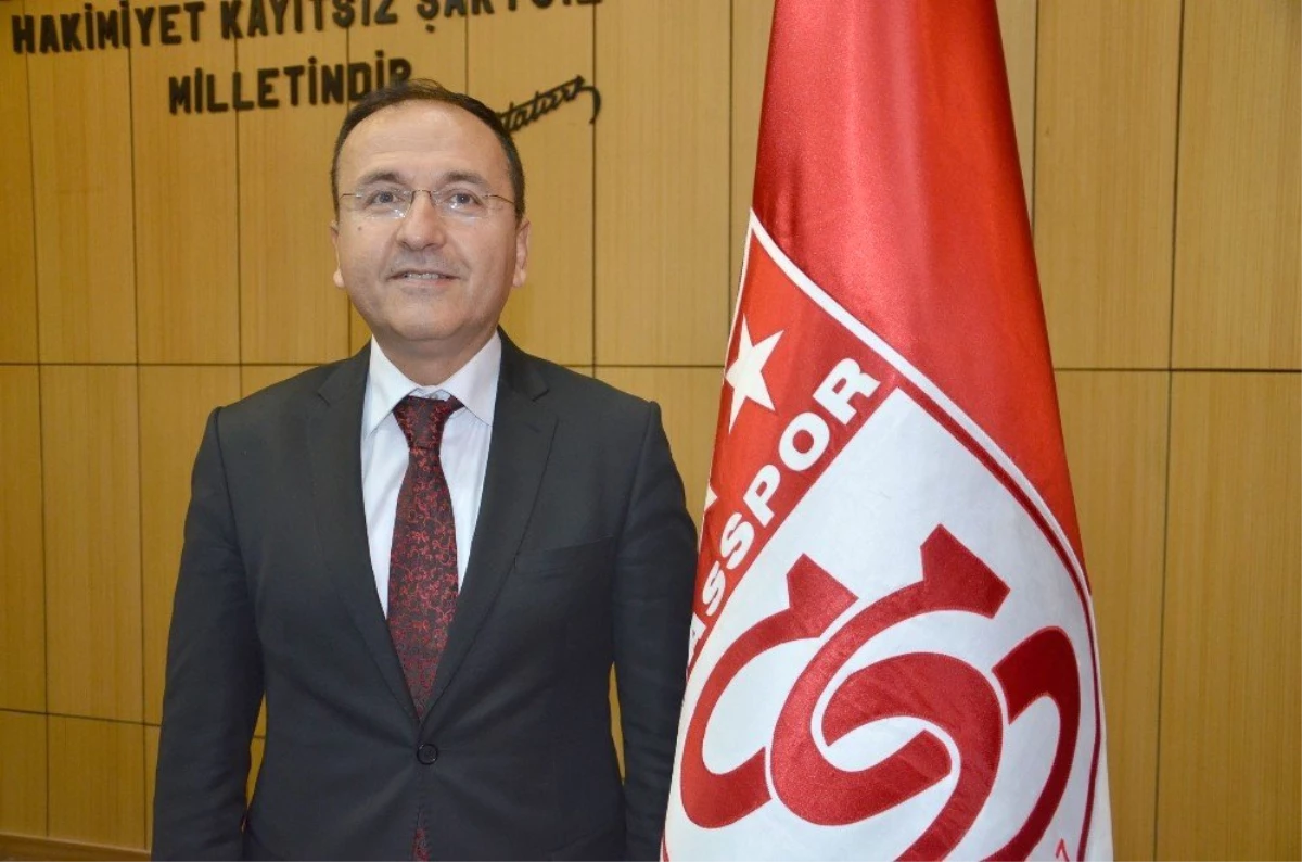 Sivasspor 2. Başkanı Sarılar: "12 futbolcu alacağız"