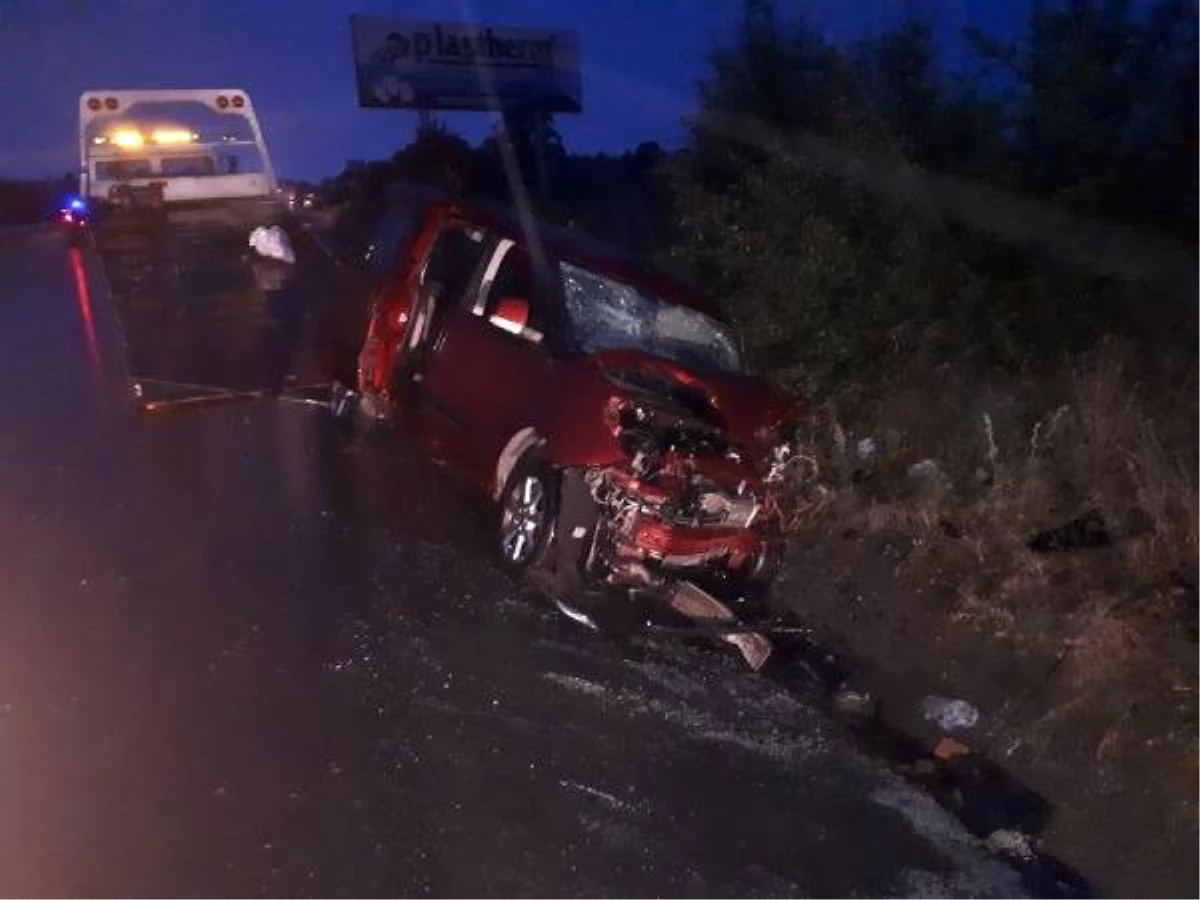 Taksi ile hafif ticari araç çarpıştı: 2 ölü, 5 yaralı