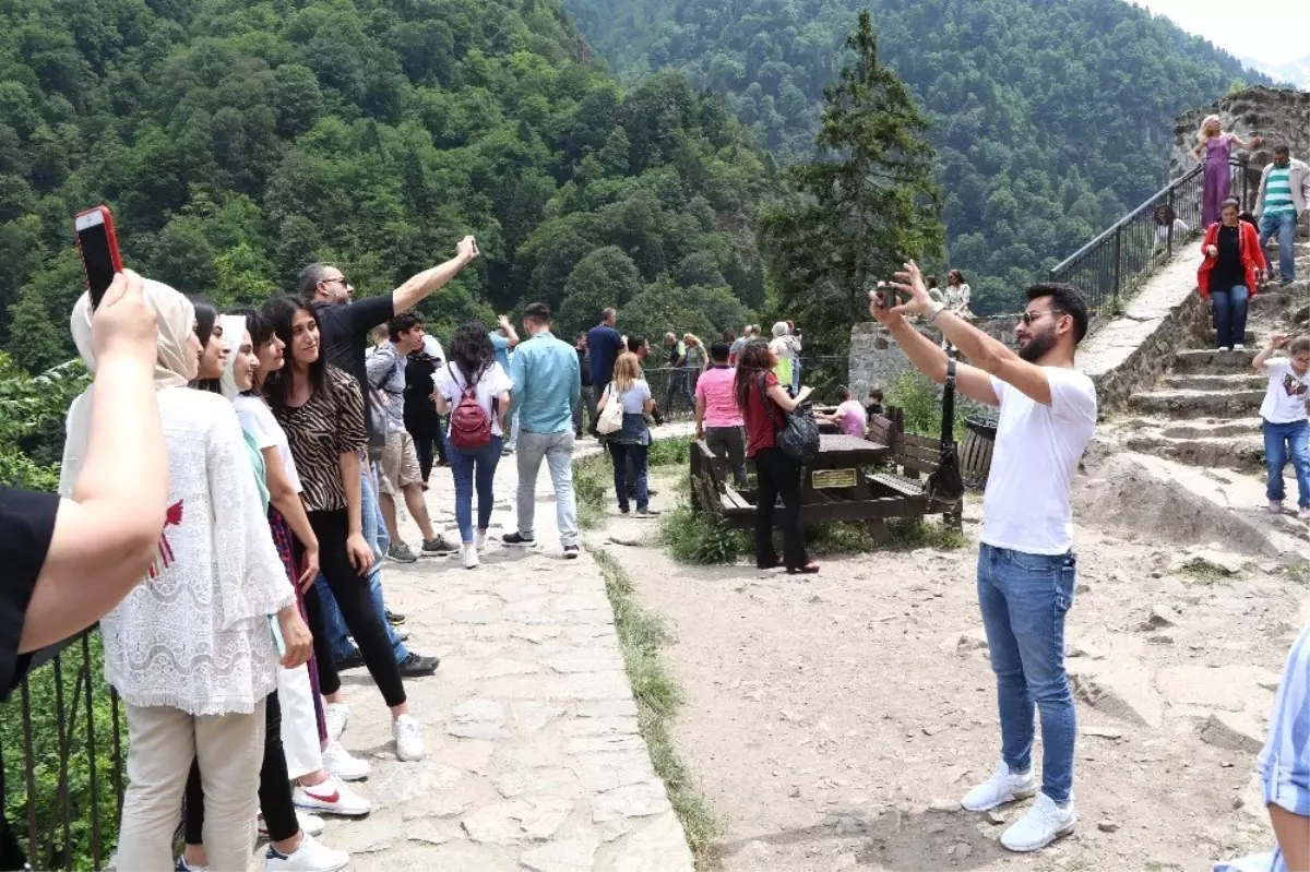 Turistler yağmur oldu Rize\'ye yağdı
