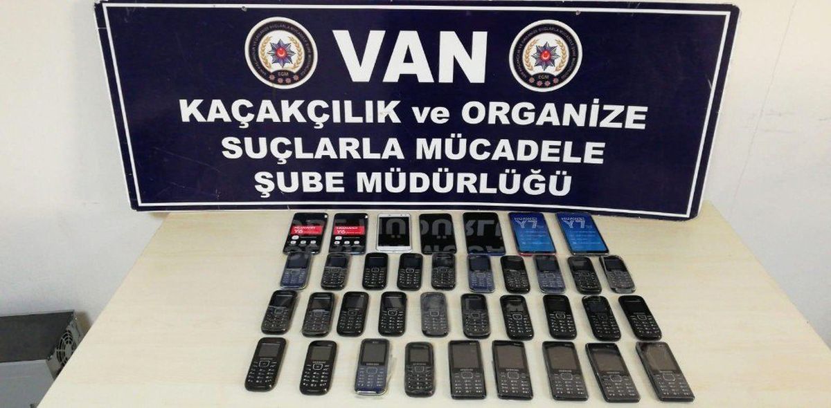 Van\'da 36 kaçak cep telefonu ele geçirildi
