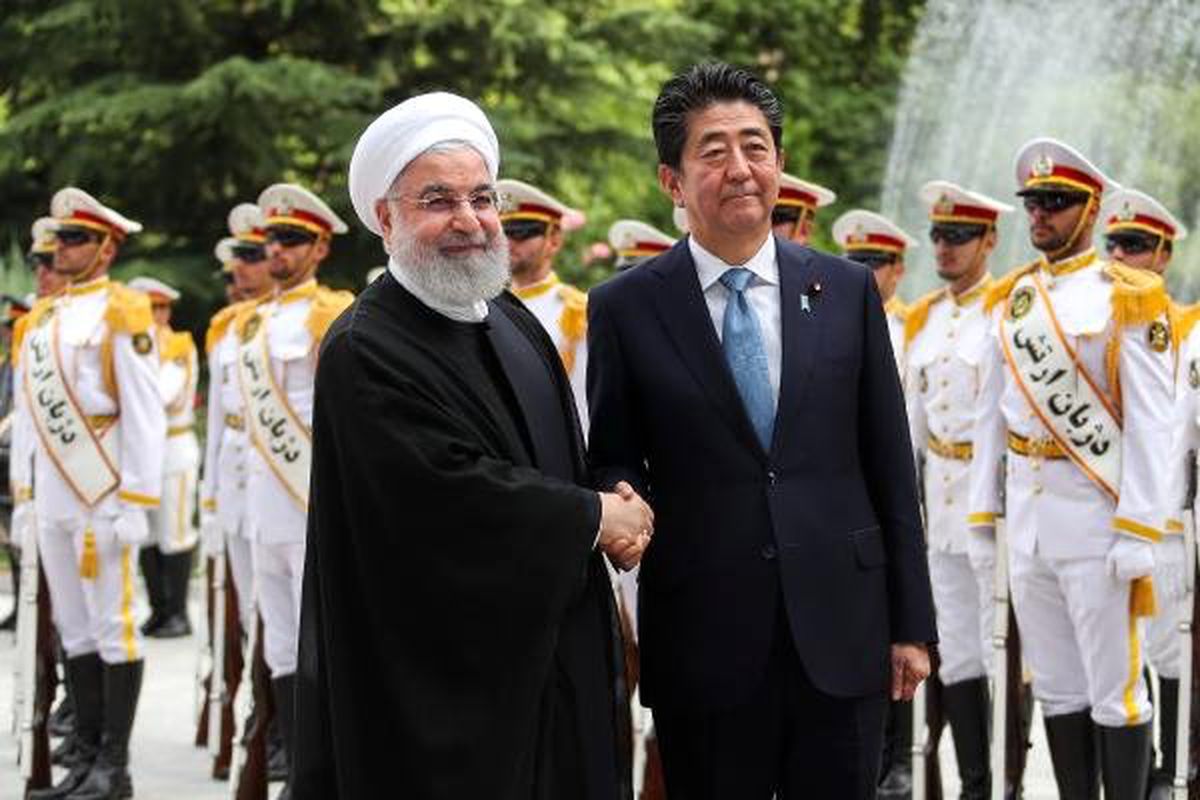 Abe, Ruhani tarafından resmi törenle karşılandı