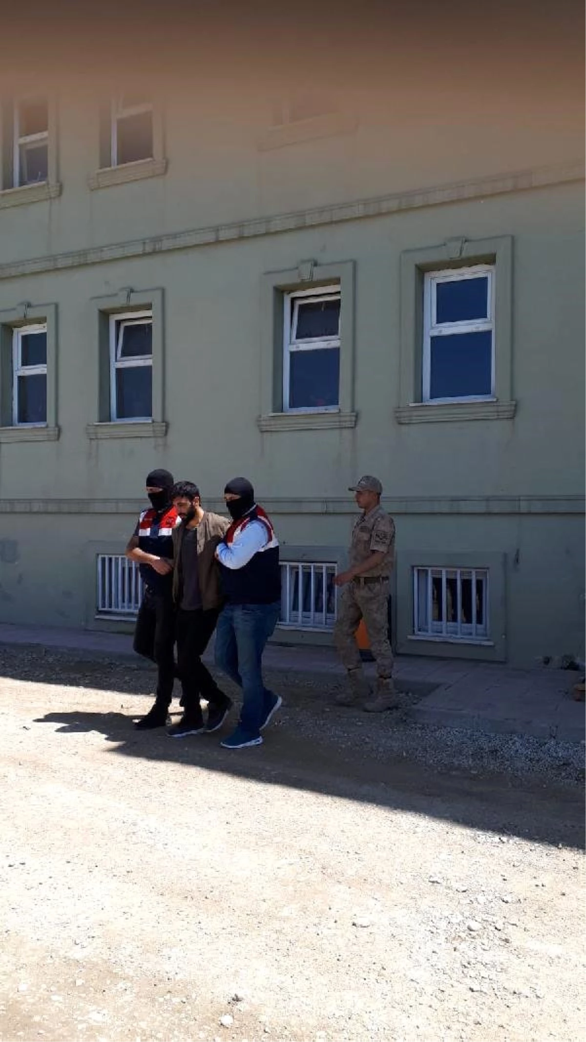 Beşiktaş\'taki saldırıyı düzenleyen teröristlerden biri yakalandı