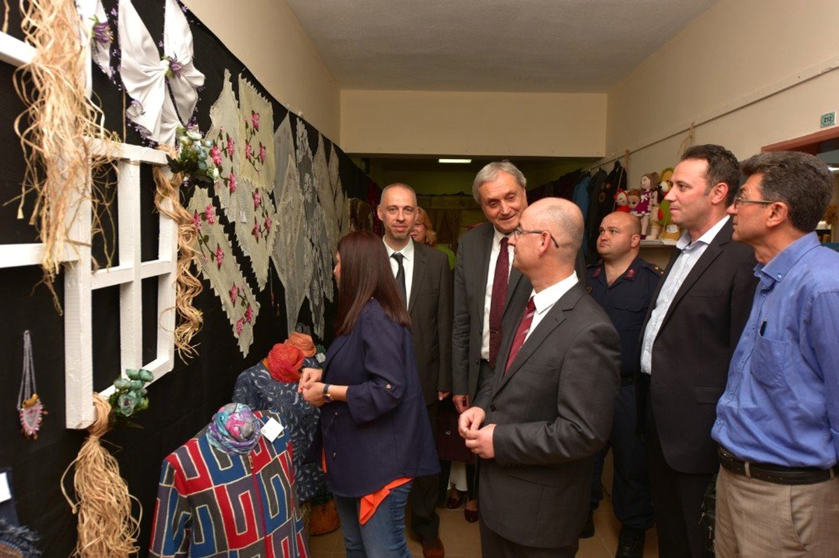 Bozüyük Halk Eğitim Merkezi\'nin yıl sonu sergisi açıldı