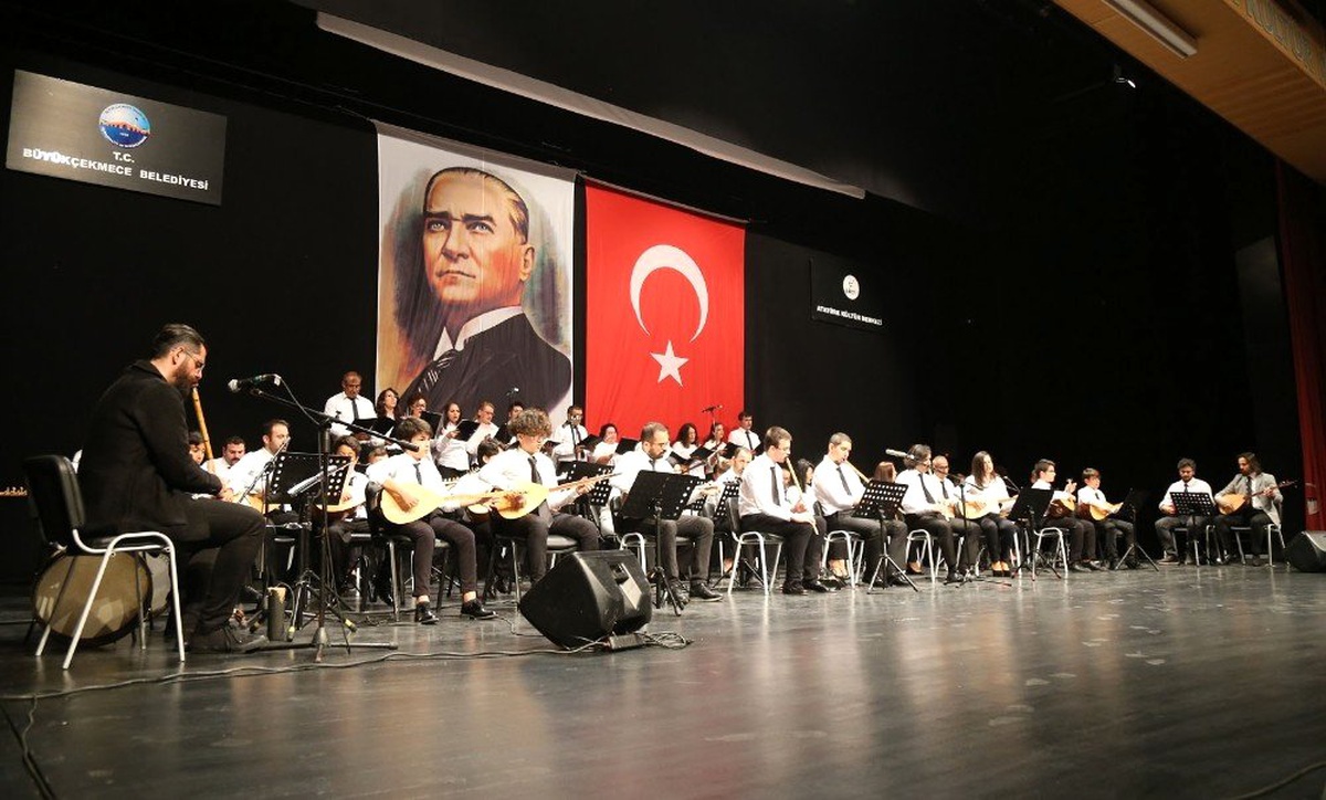 Büyükçekmece Belediyesi Halk Akademisi\'nde mezuniyet coşkusu
