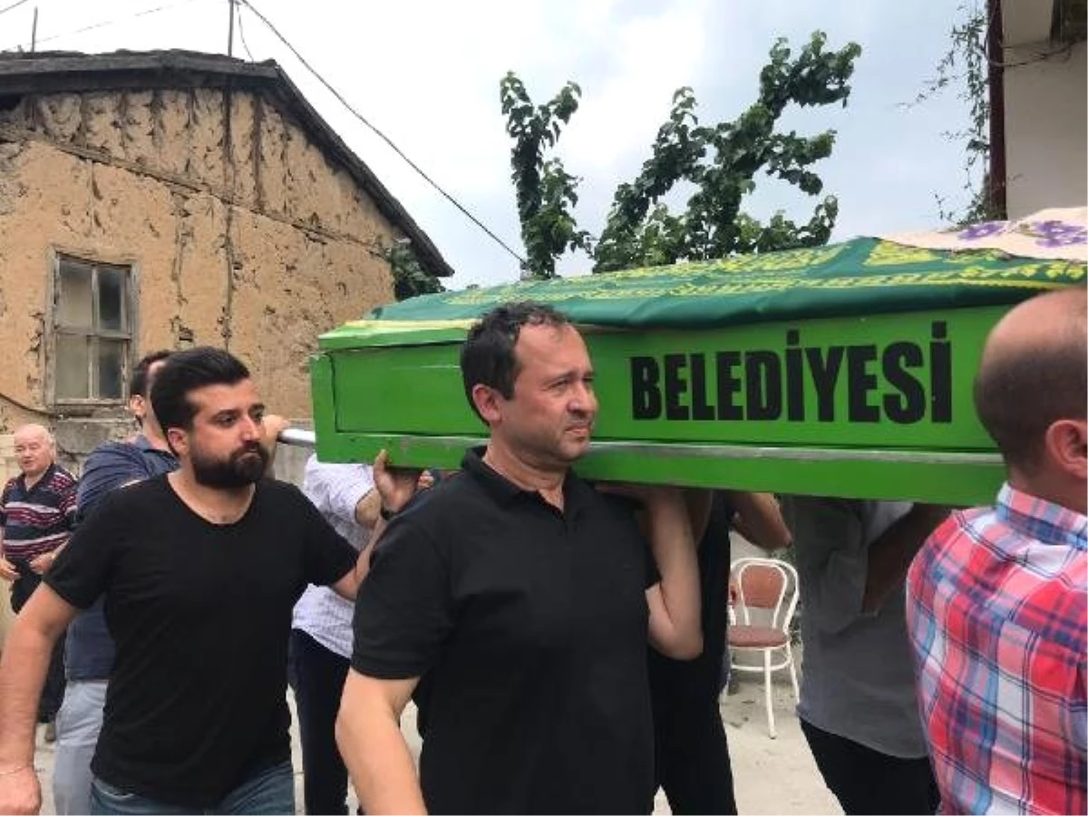 Gazeteci Cem Tekel\'in annesi son yolculuğuna uğurlandı