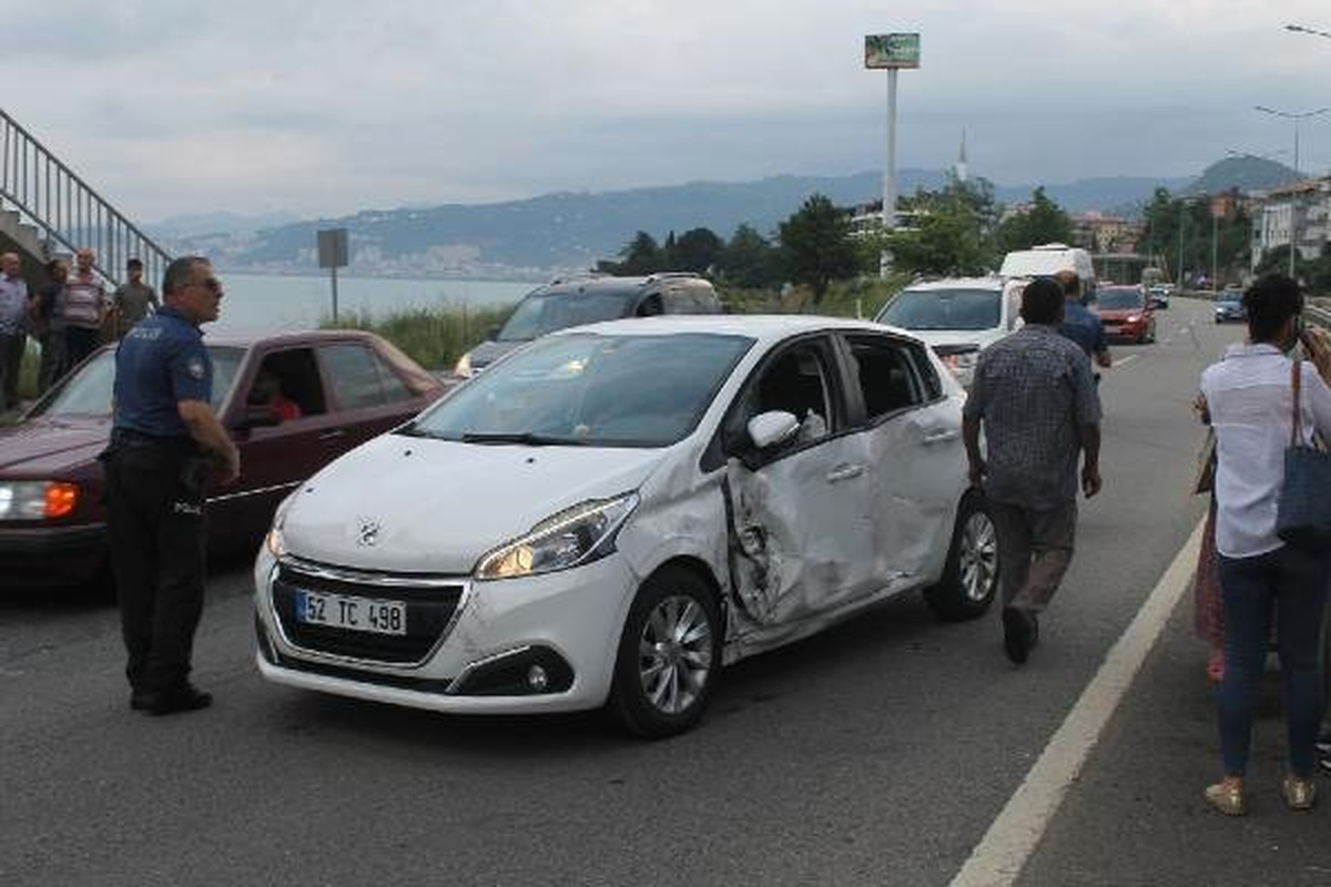 Giresun\'da TIR ile otomobil çarpıştı: 3 yaralı