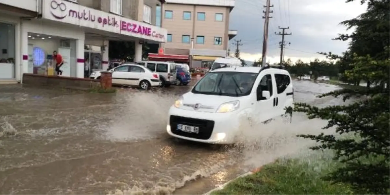 İnegöl\'de yağmur ve dolu, hayatı olumsuz etkiledi