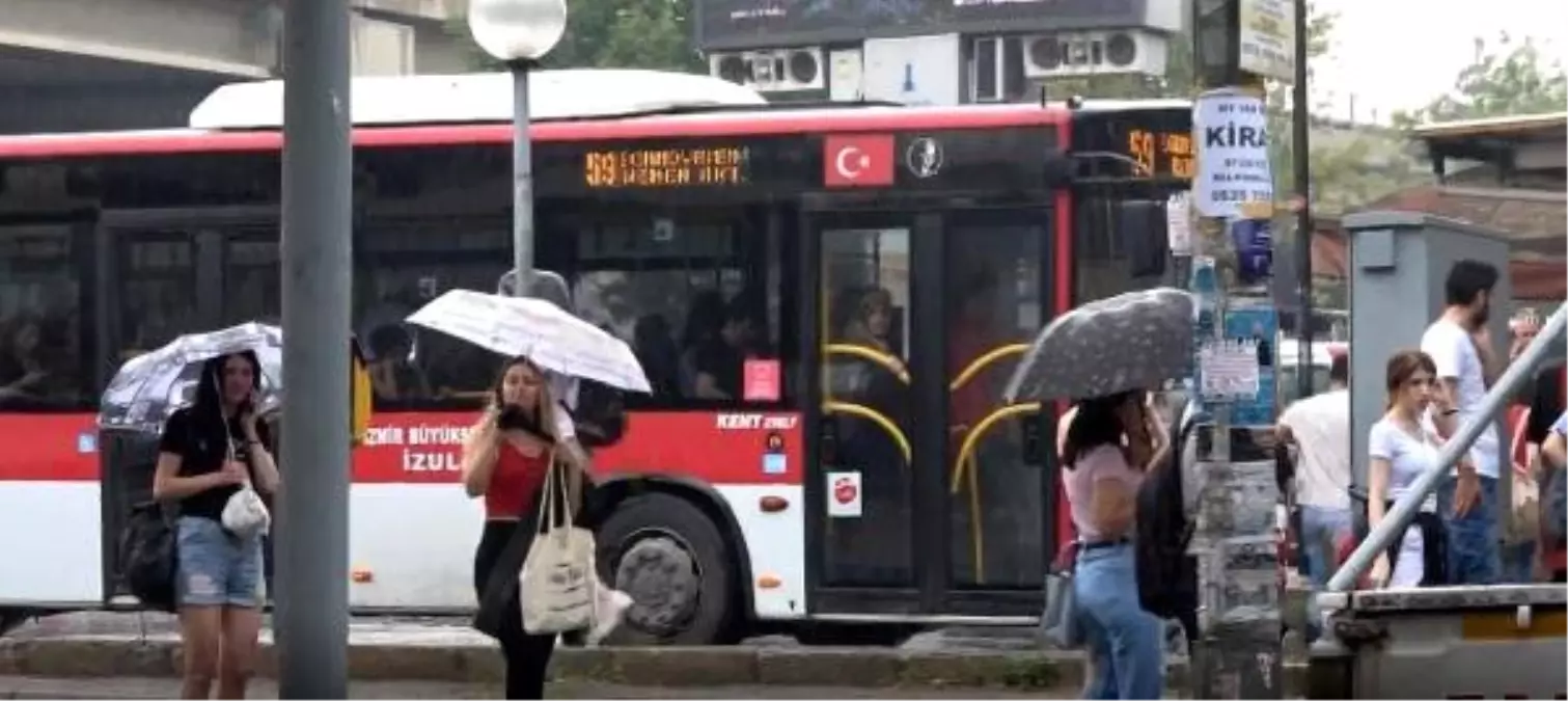 İzmir\'de bölgesel sağanak yaşamı olumsuz etkiledi