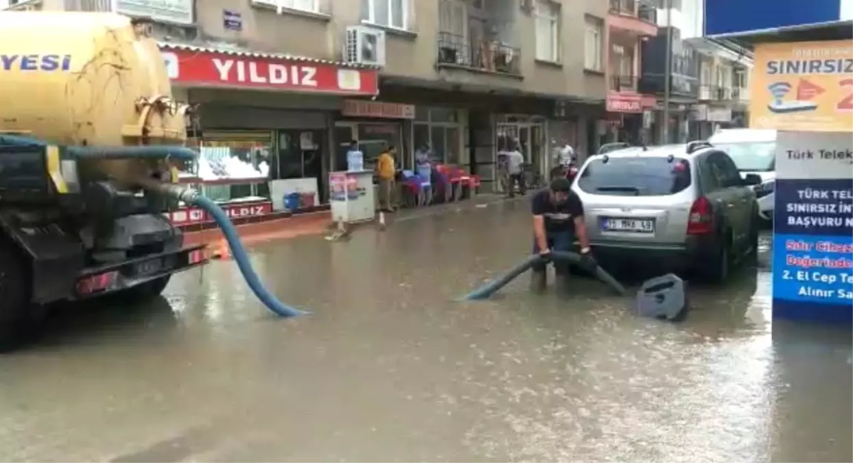 İzmir\'in o ilçesini sağanak vurdu