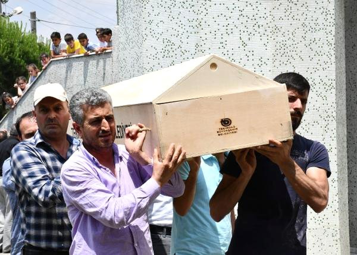 Kazada ölen İnanç ve İrem kardeşler toprağa verildi