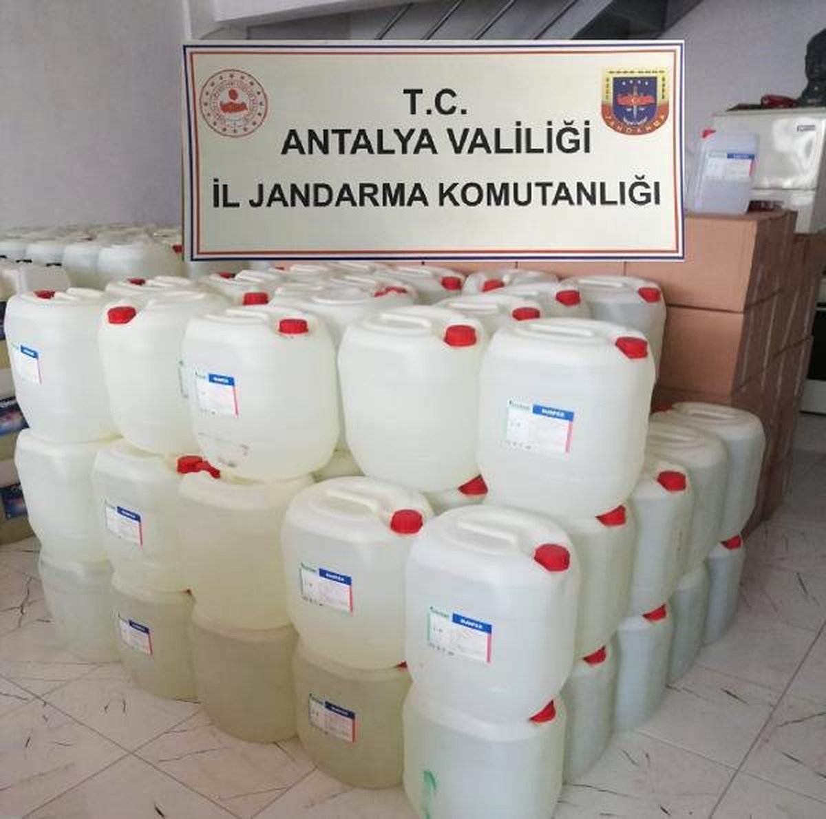 Manavgat\'ta 7 ton kaçak etil alkol ele geçirildi