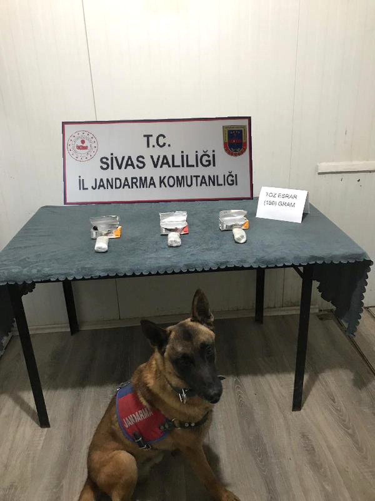 Meyve suyu kutularında esrar ele geçirildi