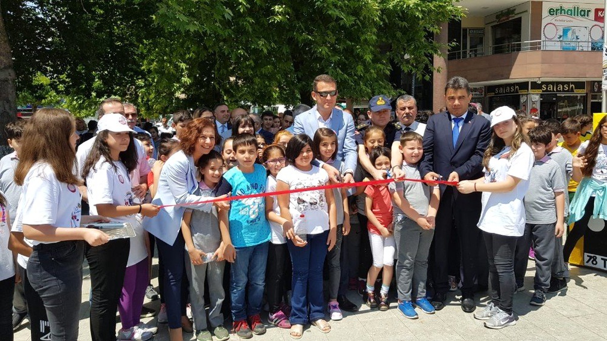 Öğrenciler birbirinden farklı bilim çalışmalarını sergiledi